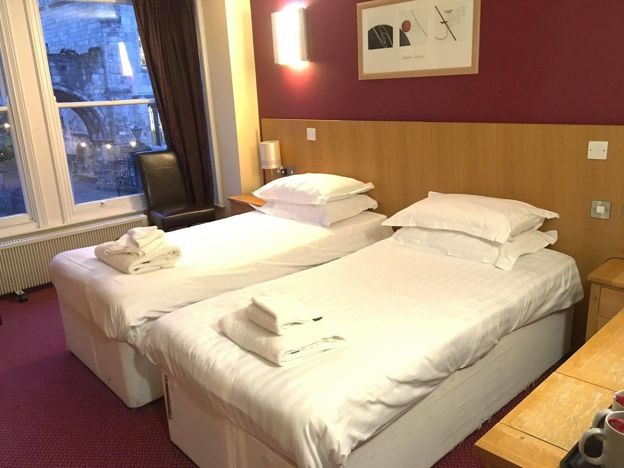 فندق جورفيك يورك المظهر الخارجي الصورة A typical room at the hotel